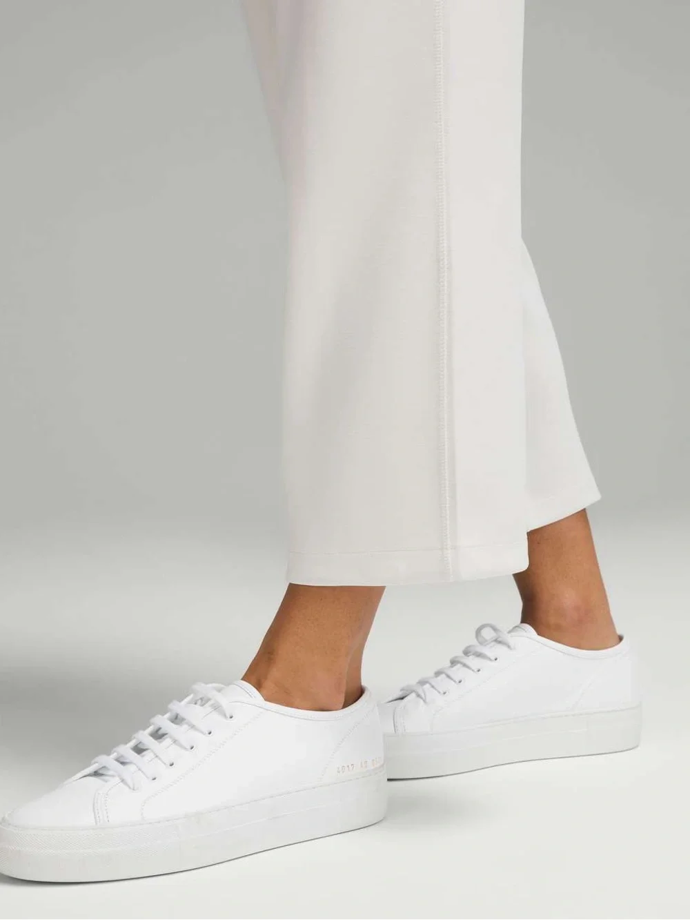 Lululemon Softstreme High-Rise Cropped Pant in Bone- Size 4